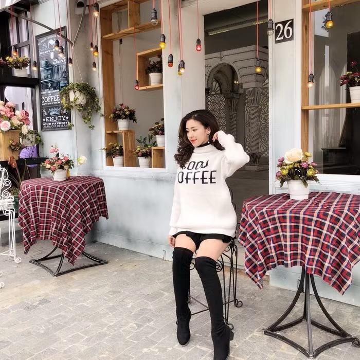 Sau khi nổi tiếng, nhiều người mới phát hiện ra Bảo Chi đã có chồng và con gái. Nhờ sự yêu mến của dân mạng mà cô nàng nhận được rất nhiều lời mời chụp ảnh, đóng phim.