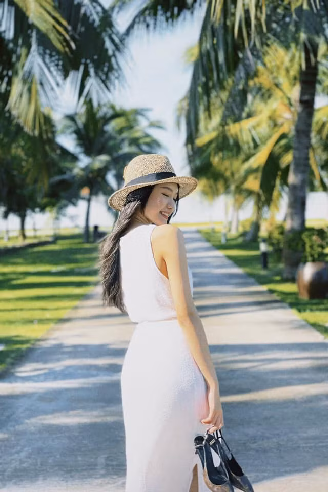 Ở một diễn biến khác, Top 10 Hoa hậu Việt Nam còn cho biết bản thân cô cũng đã dự đoán chính xác đề văn năm nay vào bài Sóng - Xuân Quỳnh.