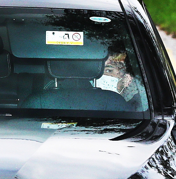 Theo The Sun, hậu vệ trái người Brazil, Alex Telles đã hạ cánh tại Anh vào chiều ngày hôm qua và đã có buổi kiểm tra y tế vào buổi tối cùng ngày (giờ địa phương). Ngày hôm nay (5/10) , Alex Telles đã bị bắt gặp tại Manchester, cầu thủ người Brazil xuất hiện trong chiếc Mercedes của Giám đốc MU.