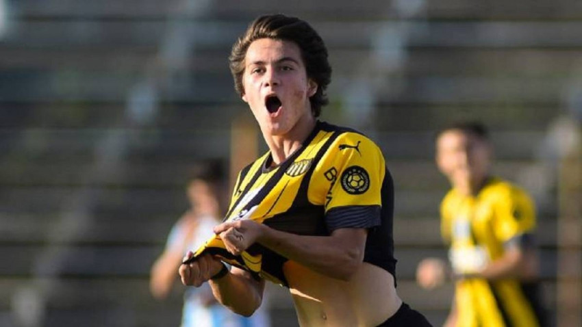 Chuyển nhượng bóng đá từ Mirror, MU hoàn tất thương vụ cầu thủ chạy cánh người Uruguay là Pellistri. Cầu thủ 18 tuổi được MU chiêu mộ với mức phí 9 triệu bảng từ CLB Penarol và được coi là sự chuẩn bị cho tương lai.