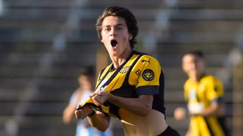 Chuyển nhượng bóng đá từ Mirror, MU hoàn tất thương vụ cầu thủ chạy cánh người Uruguay là Pellistri. Cầu thủ 18 tuổi được MU chiêu mộ với mức phí 9 triệu bảng từ CLB Penarol và được coi là sự chuẩn bị cho tương lai.