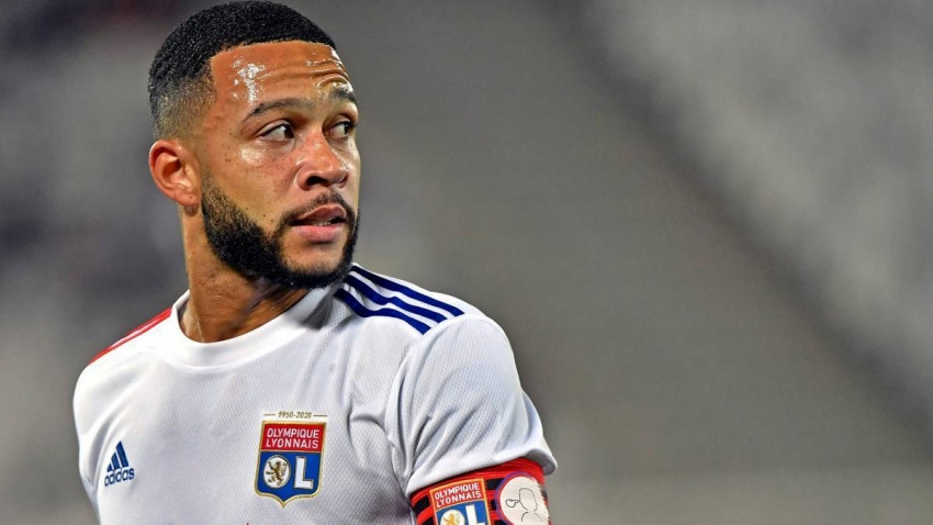 Dù rất nỗ lực, Barca không thể có được chữ ký của tiền đạo người Hà Lan - Memphis Depay. Điều trên đến từ việc MU chần chừ với thương vụ Ousmane Dembele.
