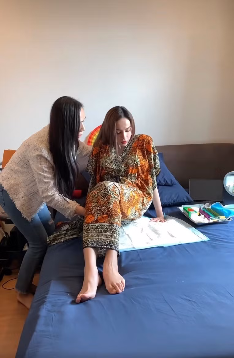 Quá trình để được trở thành con gái trọn vẹn của Lương Mỹ Kỳ trong lần "dao kéo" này cũng gặp không ít những khó khăn. Tuy nhiên, nàng hậu đã vượt qua và thành công với mong muốn được sống là chính mình.