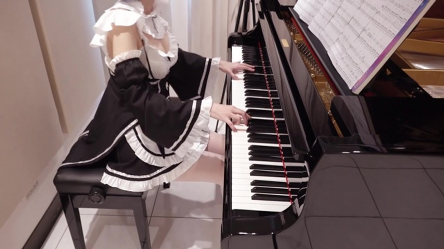 Pan Piano ngày càng "hở bạo"