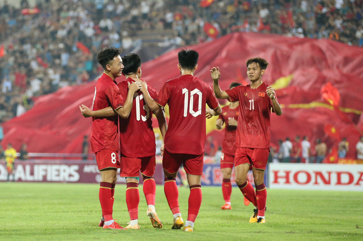 Dai thang truoc Dao Guam, U23 Viet Nam bieu duong suc manh-Hinh-2