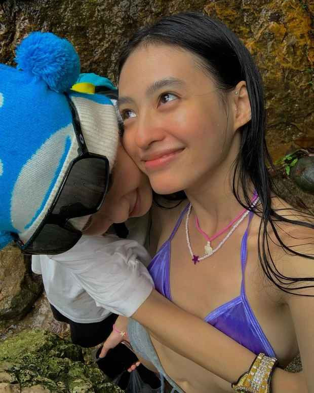 Dương Minh Ngọc sinh năm 1996, sở hữu vẻ ngoài hút mắt, cô là người mẫu ảnh vô cùng quen mặt với nhiều thương hiệu thời trang Việt Nam. Cô cũng từng xuất hiện trong các MV đình đám như Lỗi ở yêu thương của ca sĩ Thanh Duy, Em của Kelvin Khánh, Yêu em rất nhiều của Hoàng Tôn…