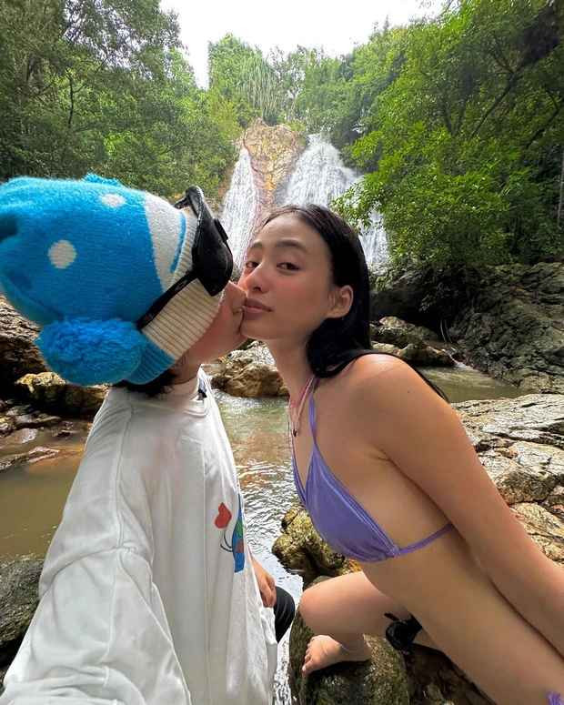 Người yêu của nàng hot girl lai Việt - Ơhaps có vẻ ngoài vô cùng thu hút với làn da trắng, đôi mắt to tròn, mái tóc xoăn hippie ngắn và phong cách ăn mặc cực kỳ đẹp, thậm chí còn ấn tượng hơn cả cô nàng.