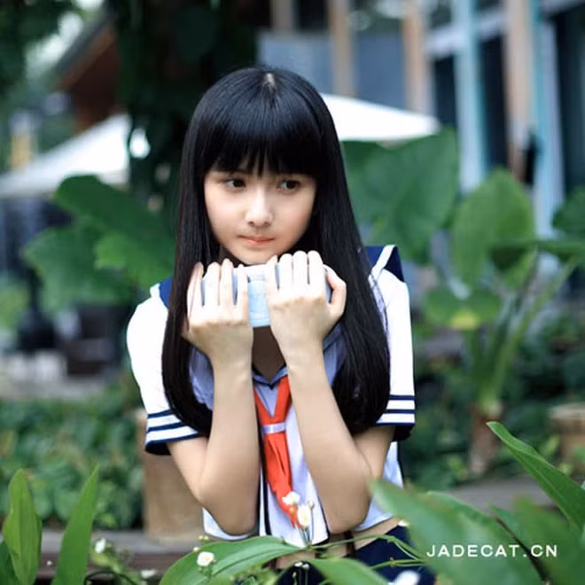 Nhắc tới những hiện tượng mạng nổi tiếng cách đây độ 10 năm, chắc hẳn các bạn vẫn còn chưa quên nữ họa sĩ truyện tranh xinh đẹp tên Hạ Đạt đến từ Trung Quốc.