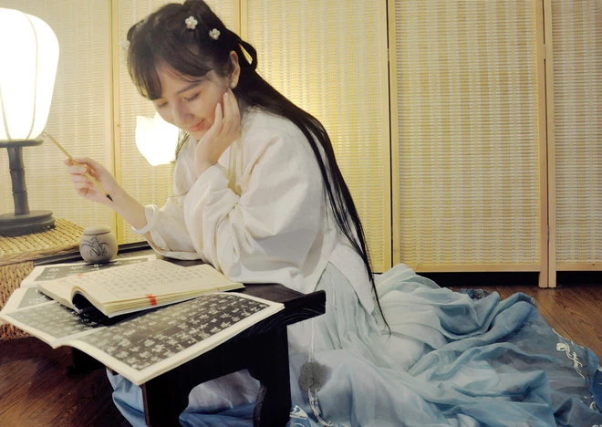 Sau những bức ảnh mới đăng, ai nấy đều công nhận nếu Hạ Đạt nhận mình 18 tuổi thì chắc cũng chẳng người nào nghi ngờ hết.