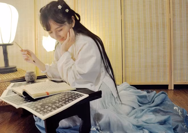 Sau những bức ảnh mới đăng, ai nấy đều công nhận nếu Hạ Đạt nhận mình 18 tuổi thì chắc cũng chẳng người nào nghi ngờ hết.