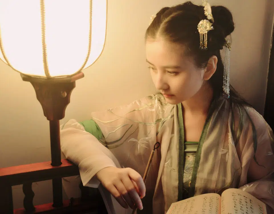 Thay vì những hình ảnh selfie xinh đẹp, Hạ Đạt chỉ thích đăng ảnh nhà cửa, mèo cũng như những tác phẩm tranh cô vẽ.