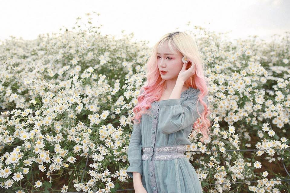 Nhưng với lòng nhiệt thành của tuổi trẻ, Thiên Thy đã chọn đường đi cho riêng bản thân và cho biết: "Tuổi trẻ là có hạn, công việc đến với mình như một cái duyên. Miễn là số tiền mình kiếm được hoàn toàn là hợp pháp. Hơn nữa công việc streamer, mẫu ảnh rất thú vị, mở ra nhiều cơ hội khác cho mình trong cuộc sống để mình được thể hiện các tài lẻ như ca hát, đóng clip ngắn".