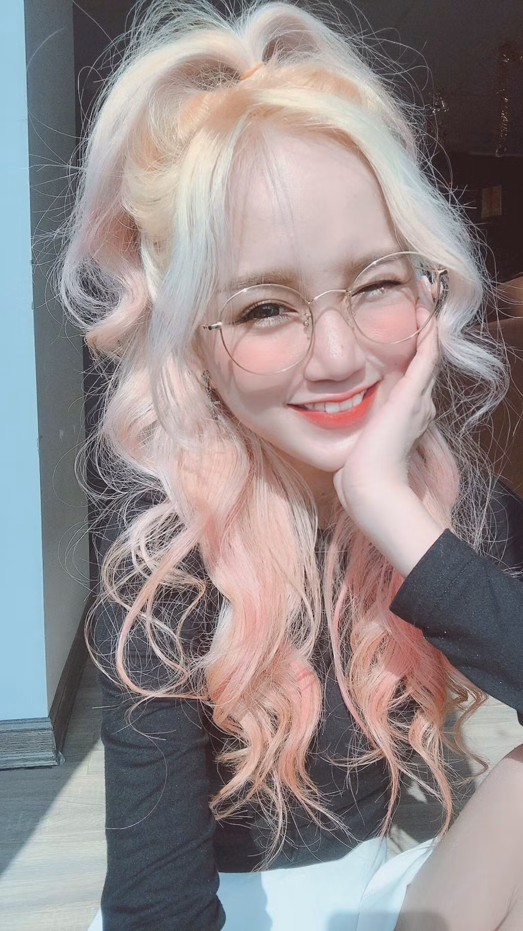 Đối với một streamer game thì điểm không thể thiếu là khả năng chơi game của Thiên Thy không hề kém cạnh một chàng game thủ nào.