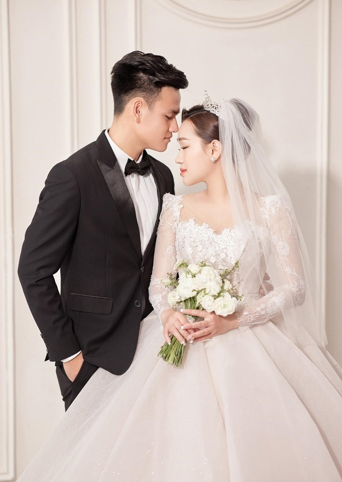 Kể từ khi có vợ, Hồ Tấn Tài được biết đến là người đàn ông yêu gia đình khi chẳng ngại dành cho vợ con những điều tốt nhất.