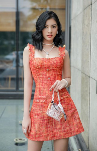 Bước ra khỏi cuộc thi, nắm bắt được lợi thế từ gương mặt đẹp, vóc dáng hơn người, Cẩm Đan thường xuyên nhận làm người mẫu ảnh cho những thương hiệu tầm cỡ.