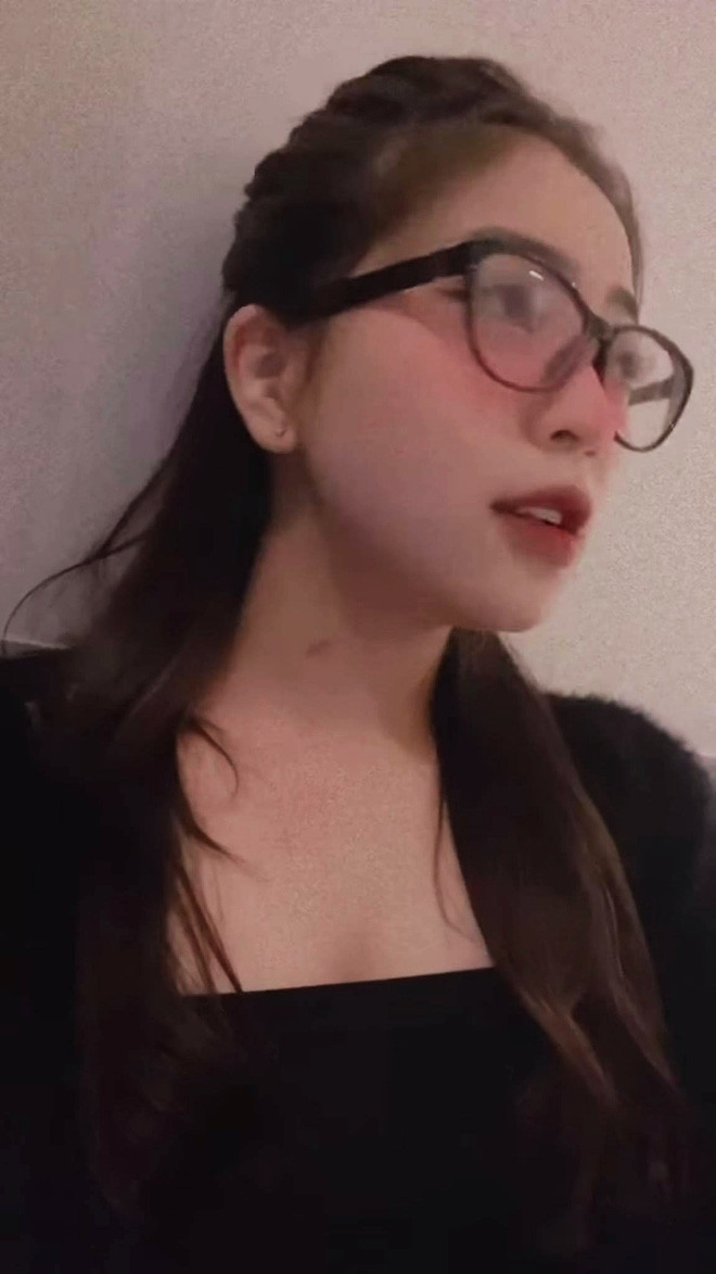 Dù không công khai danh tính nửa kia nhưng với tần suất thả "cơm tró" liên tục của Nhật Lê và P.T. thì dân tình chắc vẫn sẽ phải xuýt xoa.