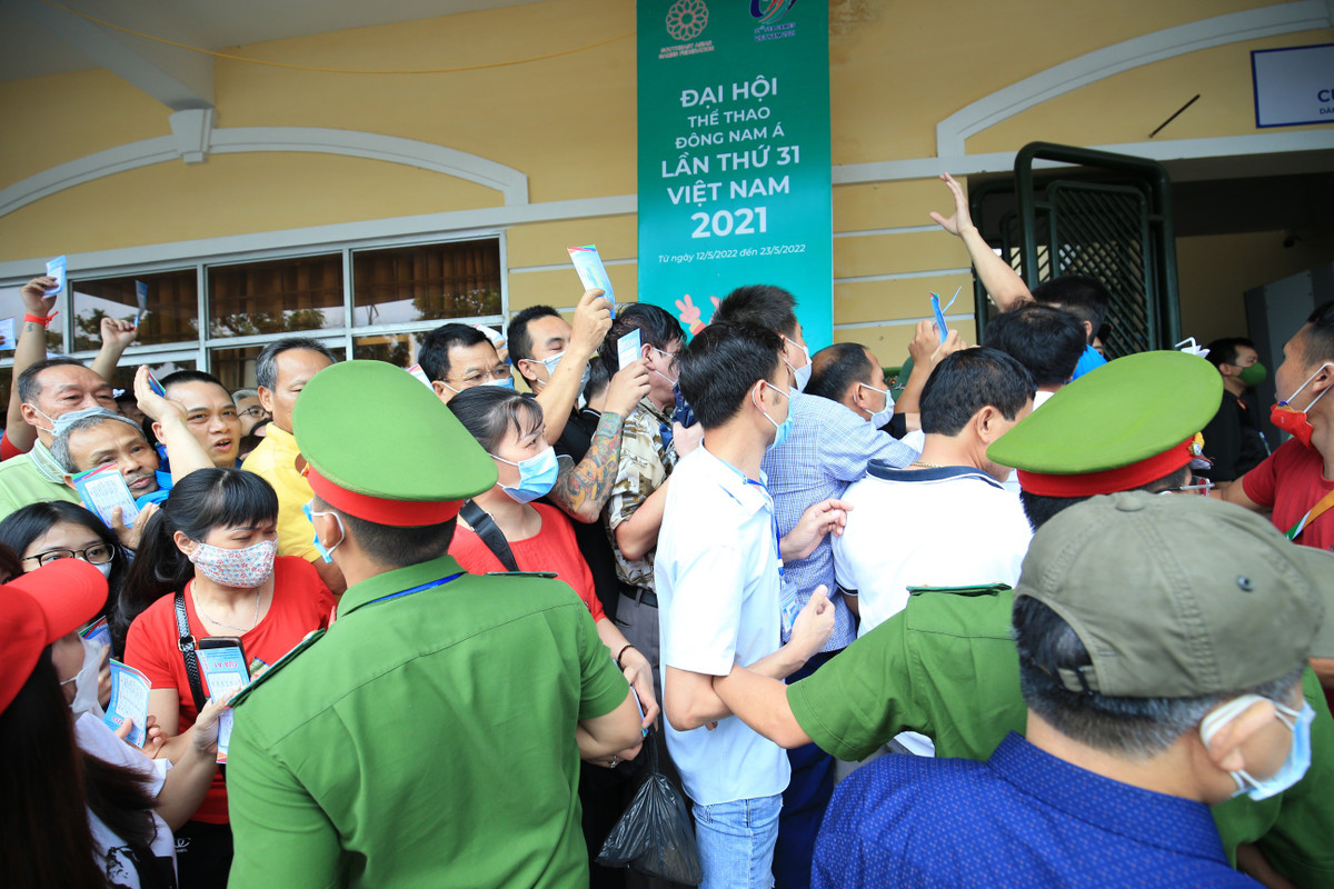 Với sự cuồng nhiệt của mình, các CĐV Nam Định đã mang đến hình ảnh đẹp cho SEA Games 31 trong mắt bạn bè quốc tế.