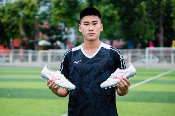 Trong hiệp 1, bộ đôi Tiến Linh - Văn Tùng cơ bản đã hoàn thành nhiệm vụ do HLV Park đưa ra. Tuy nhiên, U23 Việt Nam vẫn không thể chọc thủng lưới U23 Indonesia và Mạnh Dũng được tung vào sân với hy vọng sẽ mang lại làn gió mới nơi hàng công chủ nhà.