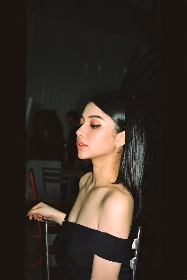 "Đã là hy vọng và may mắn thì không nên bỏ lỡ, dù là ngoài đời thực hay trong một chương trình truyền hình. Biết đâu, ở thời điểm bỏ lỡ lại chính là lúc “nửa kia” xuất hiện”, Quỳnh chia sẻ.