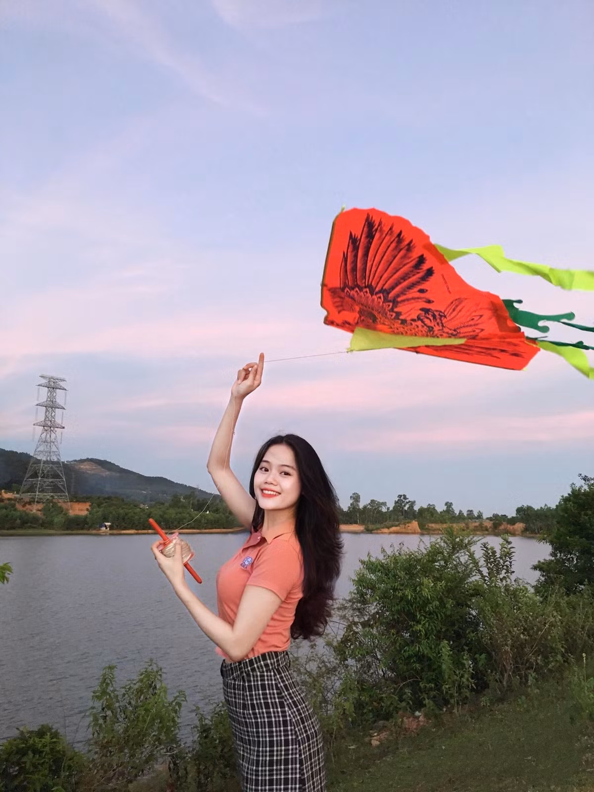 Phạm Thị Huyền cũng từng tham dự cuộc thi Hoa khôi Đại học Huế 2020 và giành được giải Nữ sinh tình nguyện vì cộng đồng.