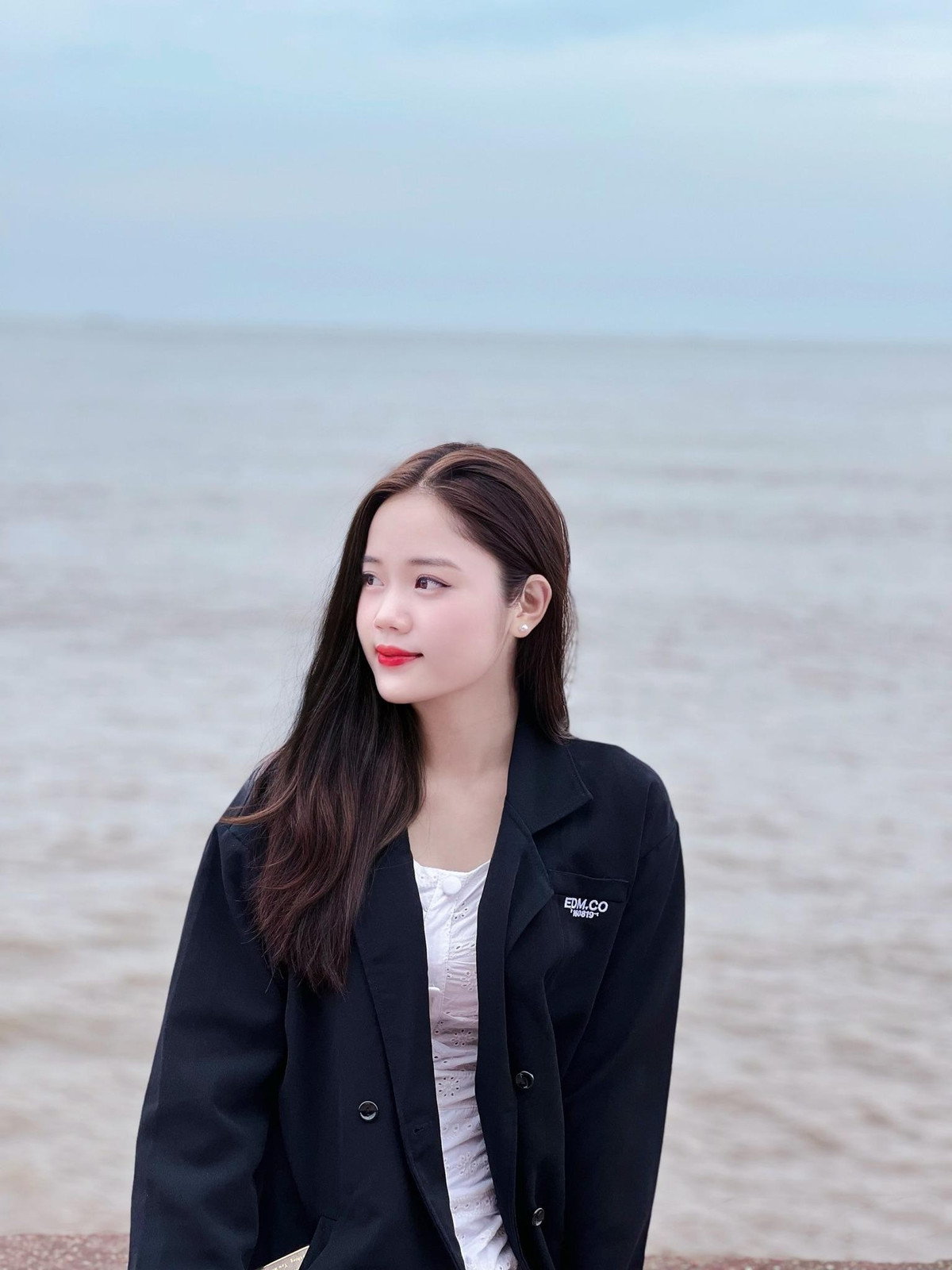 Theo đó, profile được công bố là của thí sinh Phạm Thị Huyền, cô nàng này là nữ tiếp viên hàng không. Sau khi hình ảnh được đăng tải đã thu hút sự chú ý của cư dân mạng.