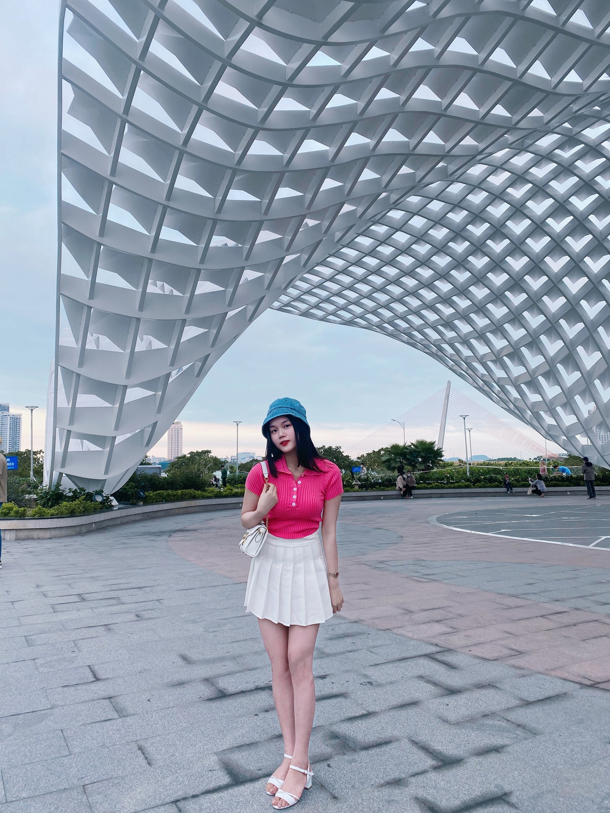 Sau khi hình ảnh của Phạm Thị Huyền được đăng tải trên trang chủ Miss Grand Vietnam - Hoa Hậu Hòa Bình Việt Nam đã nhận được vô vàn lời khen từ netizen.