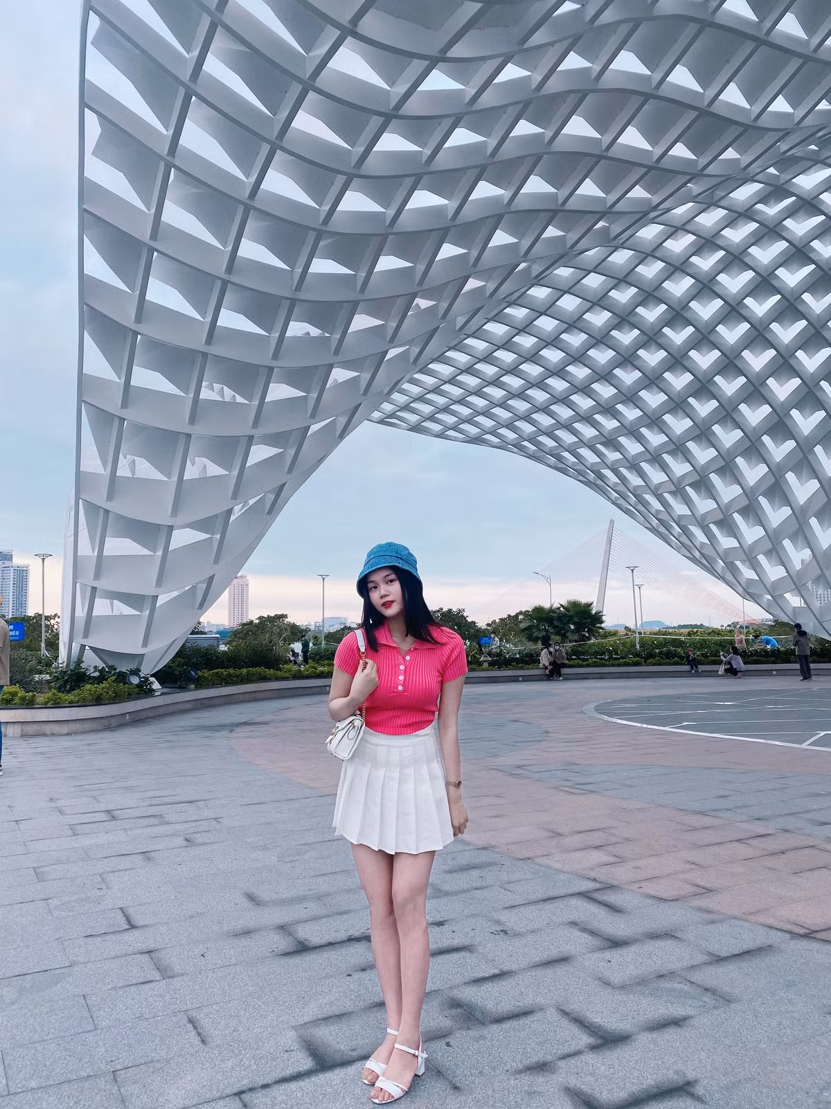 Sau khi hình ảnh của Phạm Thị Huyền được đăng tải trên trang chủ Miss Grand Vietnam - Hoa Hậu Hòa Bình Việt Nam đã nhận được vô vàn lời khen từ netizen.