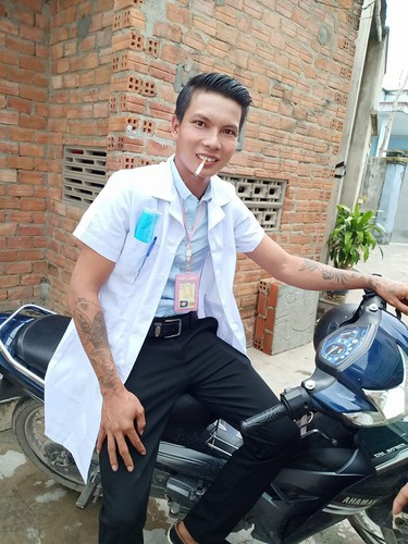 Ngay lập tức, Lộc Fuho đã nhiệt tình trả lời bình luận đó, không những thế còn động viên mọi người nên cân nhắc việc đi làm thợ phu hồ bởi chẳng mấy mà ẵm ngay iPhone 11, iPhone 12 về nhà là chuyện thường tình.