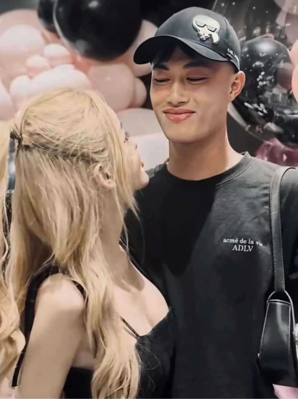 Nghi vấn tiền vệ U23 Việt Nam "toang" hot girl nóng bỏng Nghi van tien ve U23 Viet Nam