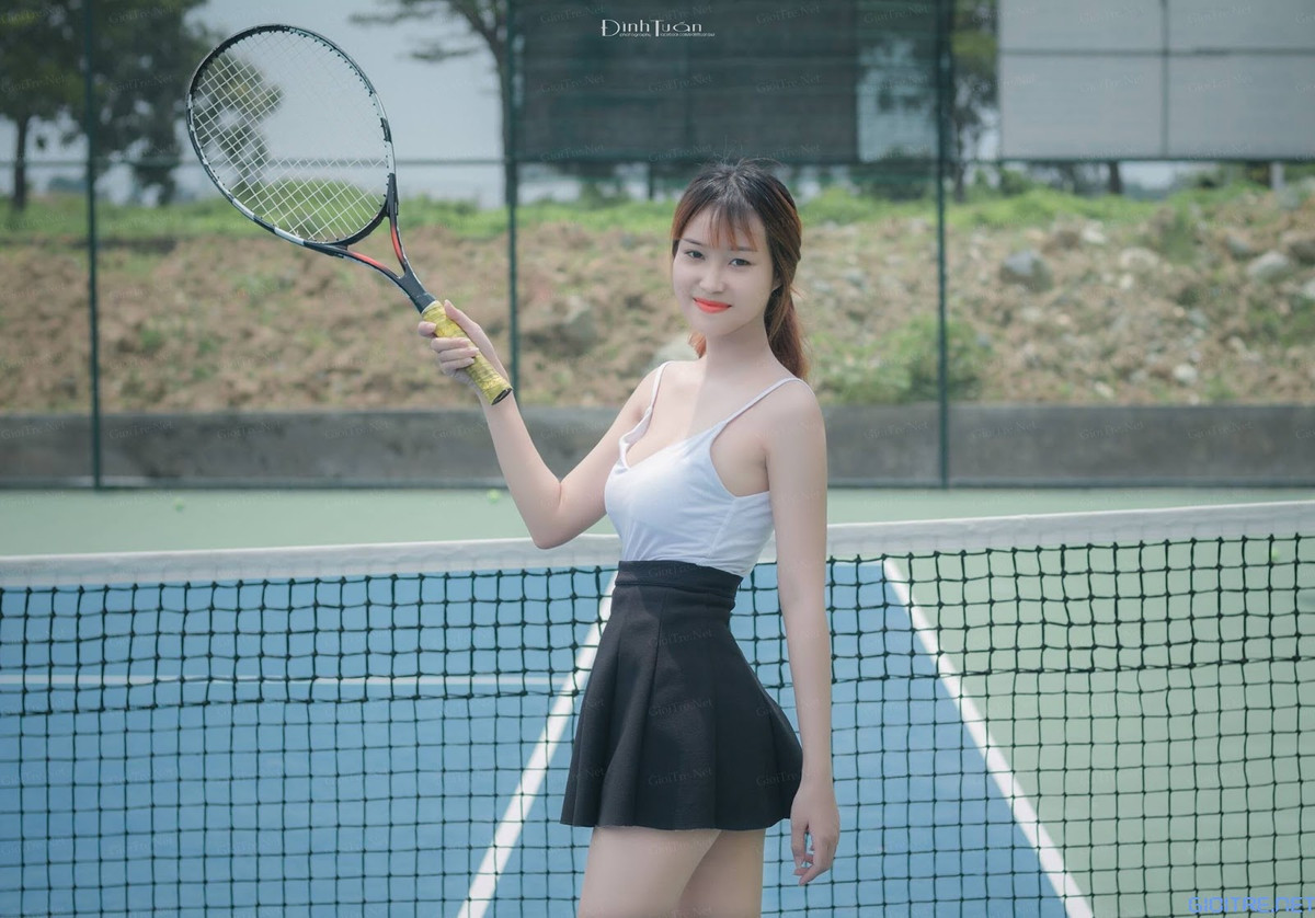 Song, vẫn có một số câu lạc bộ tồn tại những quy tắc "ngầm", tức là Tennis Etiquette mà không cần phổ biến cũng phải tự hiểu, bao gồm trang phục chủ yếu là màu trắng.
