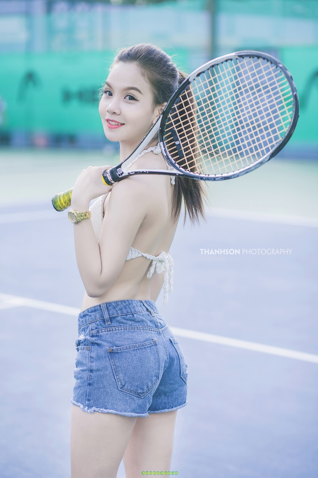 Theo tìm hiểu, trong một số CLB, quy tắc về trang phục chơi tennis dành cho phụ nữ khá nghiêm ngặt, họ vẫn được khuyến cáo nên mặc một lớp quần bảo hộ dưới váy để bảo đảm an toàn, cũng như giúp phái đẹp tự tin hơn khi di chuyển.