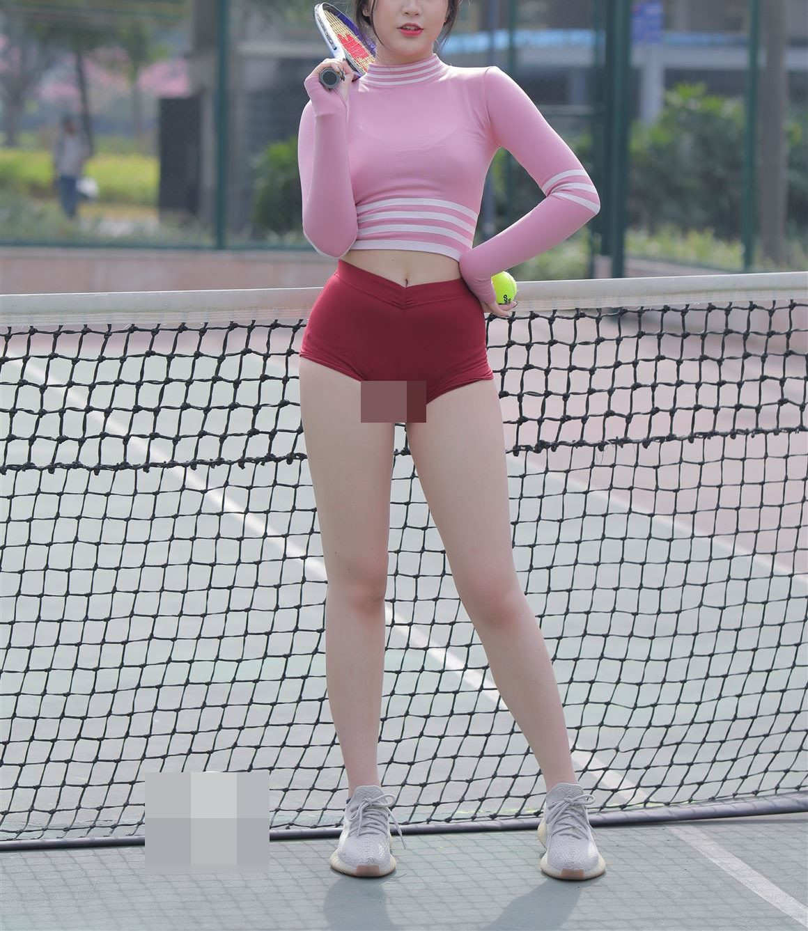 Cũng giống như golf, đã từng có thời gian tennis được xếp vào top những bộ môn thể thao xa xỉ, gọi là "elitist", chỉ dành riêng cho giới quý tộc, doanh nhân,...