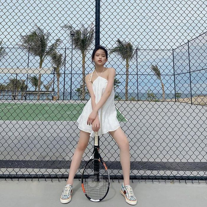 Tuy nhiên, ngày nay, hình ảnh đó đã chìm vào dĩ vãng. Thay vào đó, phong trào chơi tennis đã trở nên phổ biến và thu hút đông đảo người tham gia như công nhân, viên chức, thậm chí là rất nhiều các bạn trẻ trên dưới độ tuổi 30.