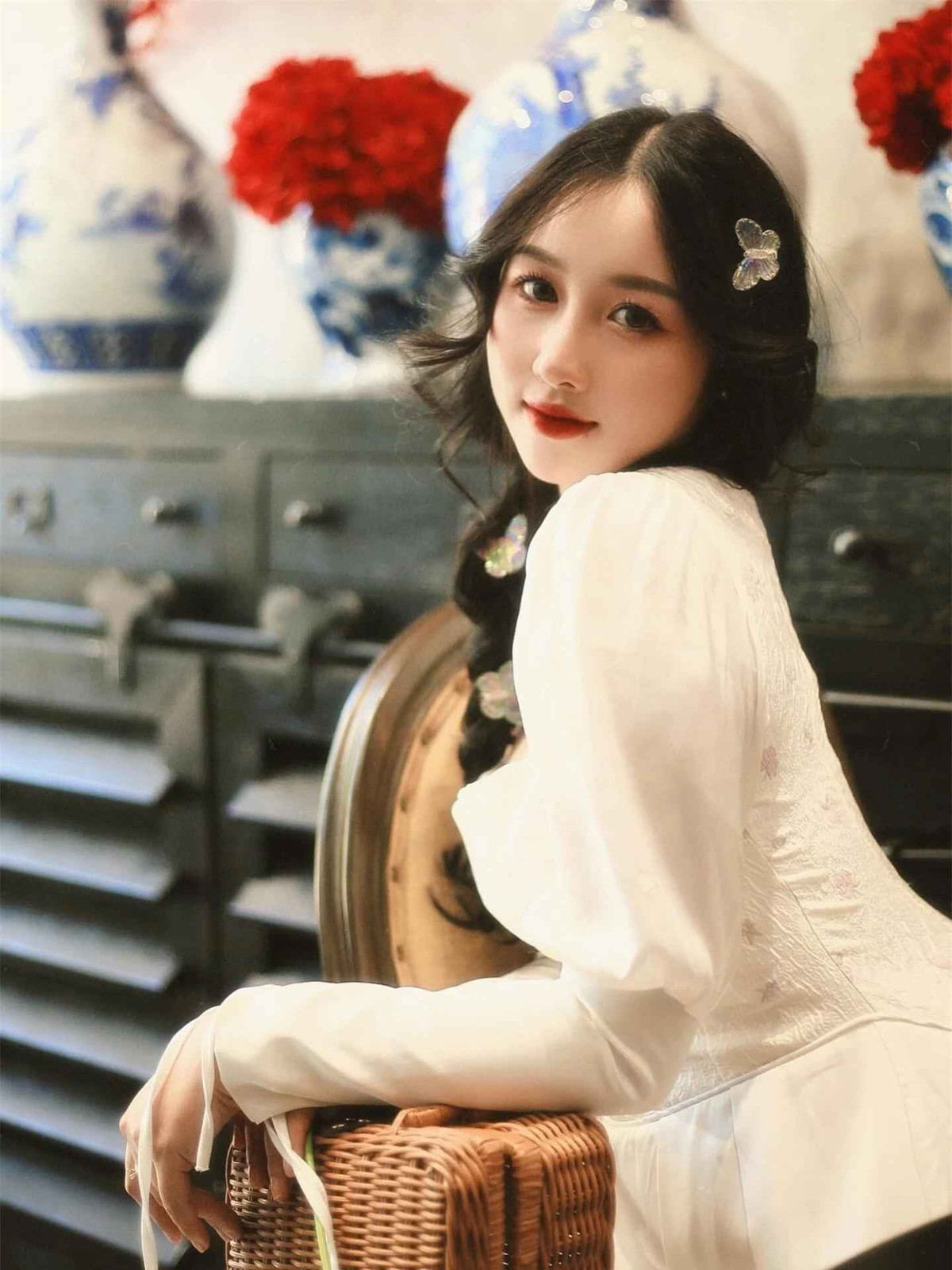 Việc trở thành nhà giáo, theo đuổi nghiệp cầm phấn chính là điều hãnh diện nhất với Hương Trà cho đến thời điểm hiện tại. Mỗi mùa khai giảng cô đều có cảm giác háo hức, mong đợi như lần đầu tiên được học sinh thân thương gọi "cô Trà".