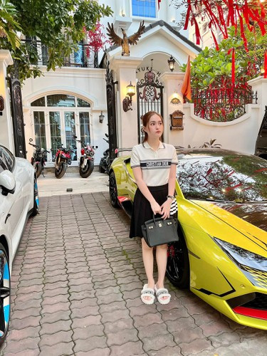 Bởi lẽ giống Đoàn Di Băng, đại gia Nguyễn Quốc Vũ cũng là rất coi trọng gia đình, người thân, đến độ "nếu bắt chọn giữa gia đình hoặc chết, ảnh vẫn chọn gia đình".