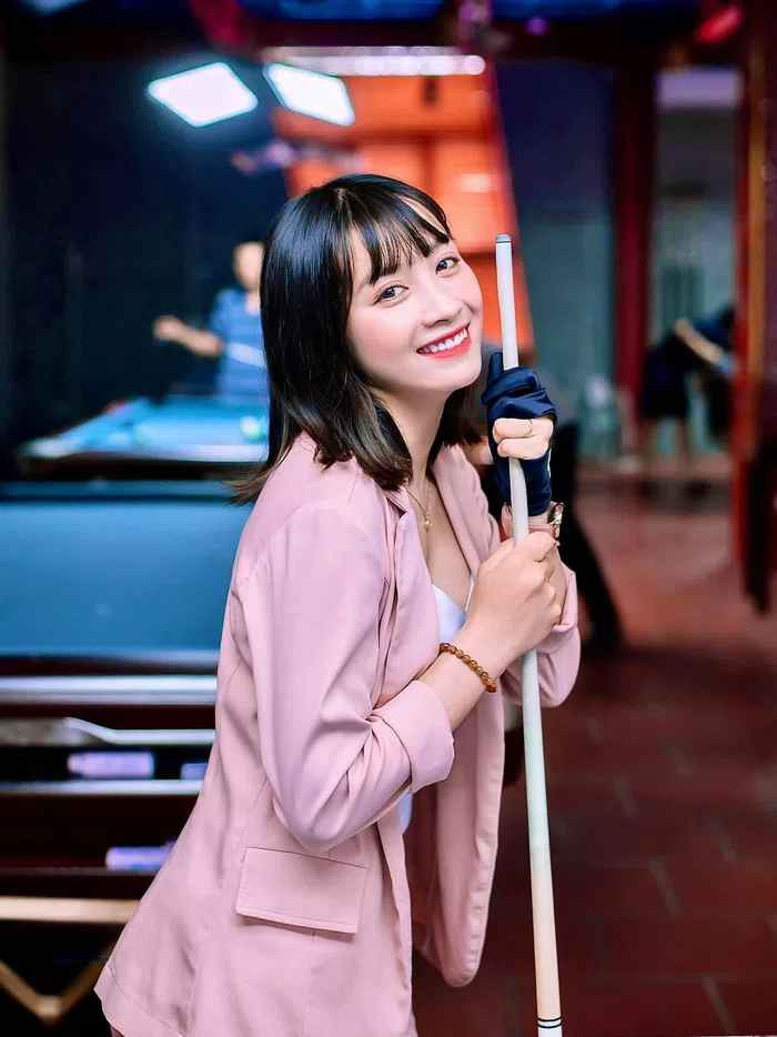 Tuy nhiên, phải tới SEA Games 2019, tên tuổi của Hoàng Thị Loan mới được biết đến rộng rãi chỉ nhờ vài lần vào sân. Ở kỳ Đại hội Thể thao Đông Nam Á lần này, cô cùng đồng đội đặt mục tiêu bảo vệ thành công tấm HCV.