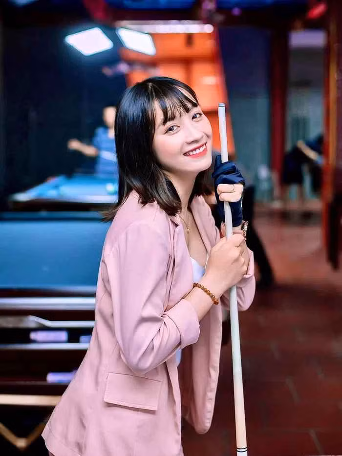 Tuy nhiên, phải tới SEA Games 2019, tên tuổi của Hoàng Thị Loan mới được biết đến rộng rãi chỉ nhờ vài lần vào sân. Ở kỳ Đại hội Thể thao Đông Nam Á lần này, cô cùng đồng đội đặt mục tiêu bảo vệ thành công tấm HCV.