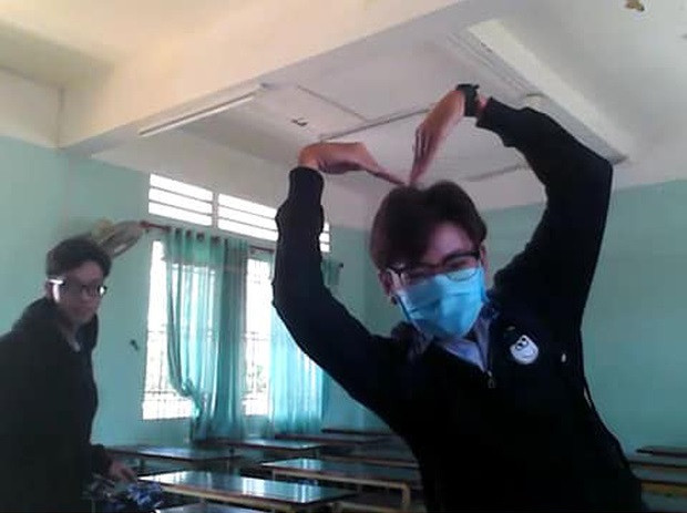 Những biểu tượng trái tim được các bạn trẻ thể hiện trong room học online.