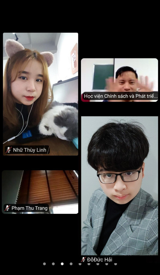 Lâu lâu các giáo viên cũng được lên sóng giao lưu với các thành viên trong lớp khiến không khí buổi học trở nên vui vẻ hơn trong thời gian học online.