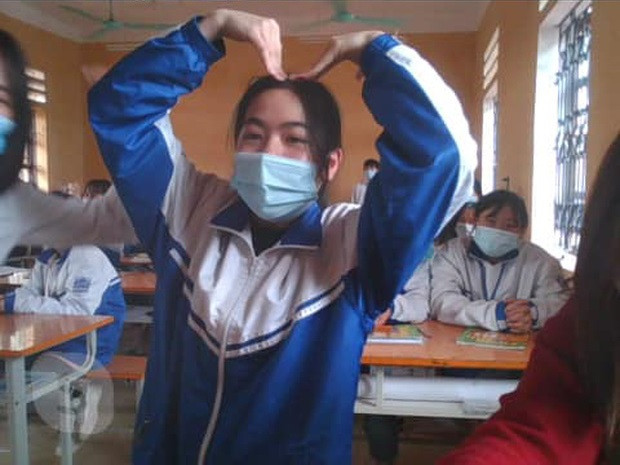 Đây là màn đáp trả lại trong một room học trong mùa dịch.