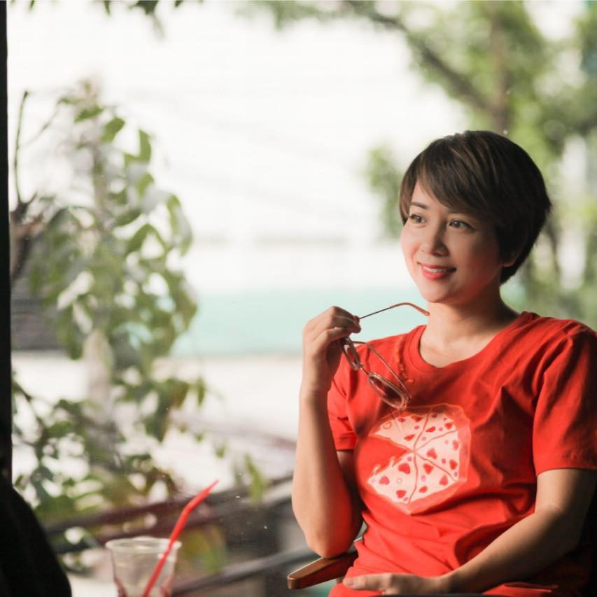 Nguyễn Thúy Hiền vẫn được khen trẻ trung, xinh đẹp. Ngoài gương mặt, cô còn có vóc dáng thon gọn.