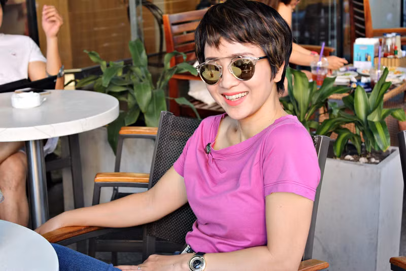 Nổi tiếng với nhan sắc xinh đẹp thời trẻ, thời điểm hiện tại gương mặt "cô gái vàng" Thúy Hiền vẫn giữ được những nét sắc sảo, quyến rũ.