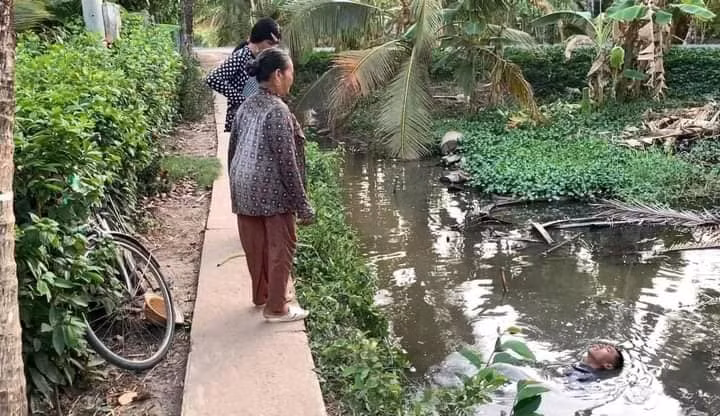 Cái kết của bộ ảnh khiến dân mạng đặc biệt là hội chị em rất hả hê.