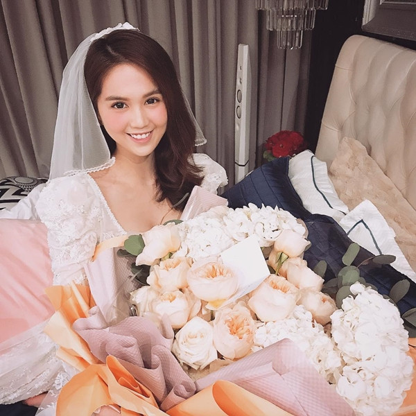 Ngọc Trinh thường xuyên có những khoảnh khắc vòng 1 trồi sụt bất thường.