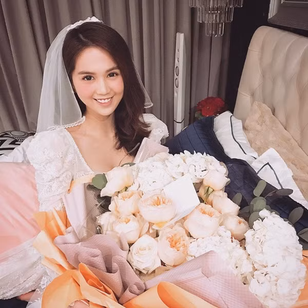 Ngọc Trinh thường xuyên có những khoảnh khắc vòng 1 trồi sụt bất thường.