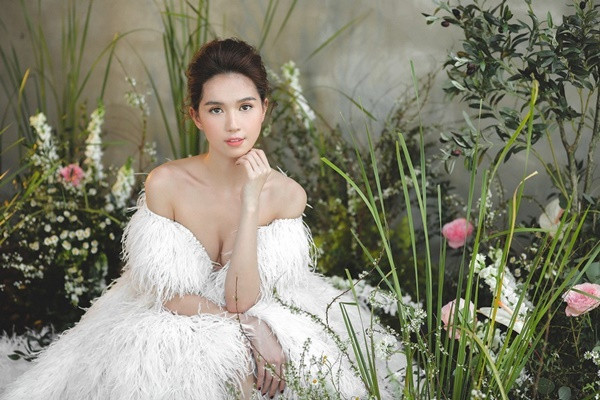 Tuy nhiên, một điều không thể phủ nhận là dù ai nói ngả nói nghiêng thì Ngọc Trinh vẫn xứng danh "nữ hoàng" với body gợi cảm của showbiz Việt.