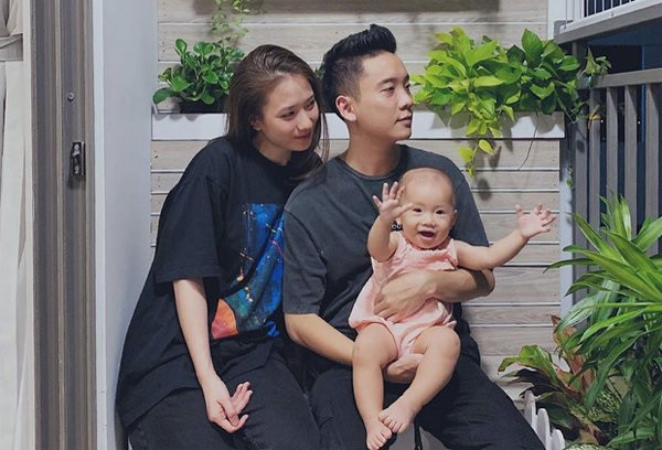 Năm 2013, loạt ảnh trong trẻo và ngọt ngào của Trâm Anh trong tà áo dài trắng viral khắp các diễn đàn.