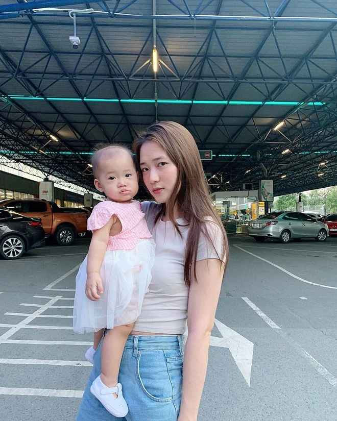 Phía dưới những clip cam thường check của Trâm Anh, cư dân mạng để lại nhiều bình luận xuýt xoa vì nhan sắc xinh đẹp.