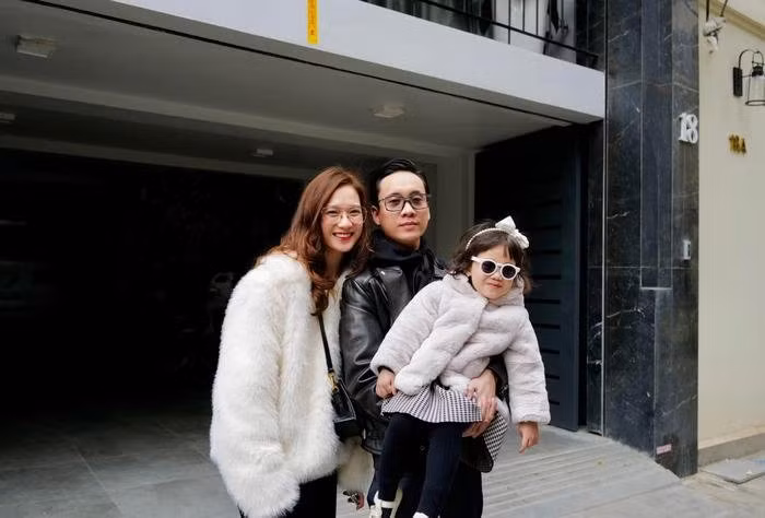 Nhiều người còn so sánh với vẻ ngoài của Trâm Anh 10 năm trước, khi cô vẫn còn nổi đình nổi đám với những nickname như “hot girl học đường”, “hot girl mặt mộc”,...