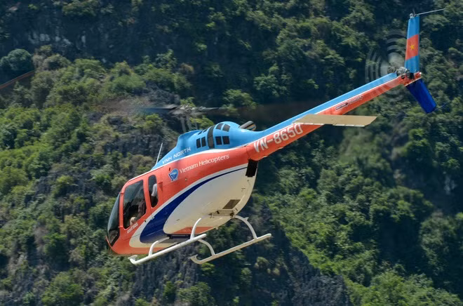 Trong MV Trời hôm nay nhiều mây cực, Đen Vâu ngồi trên chiếc máy bay cùng viên phi công và rap từ đầu đến cuối. Sản phẩm âm nhạc này của nam rapper ra mắt tháng 8-2020, được dư luận yêu mến vì ý tưởng sáng tạo.